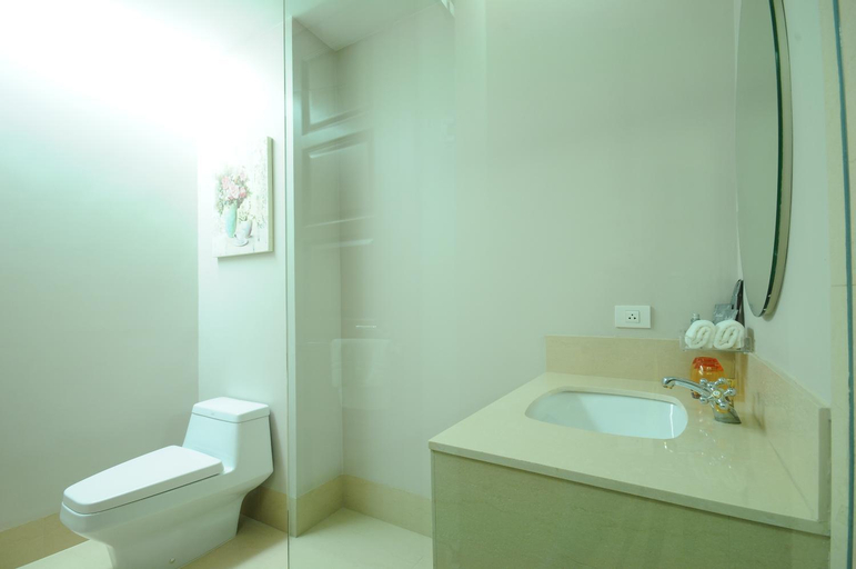 Bathroom 30