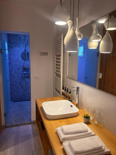 Bathroom 5, Chipibeach B&B, Hostal Boutique, Cádiz