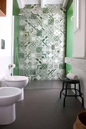 Bathroom 2, Curu, Trapani