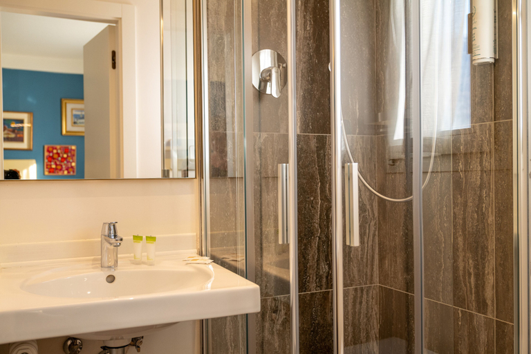 Bathroom 5, Hotel Rovereto, Trento