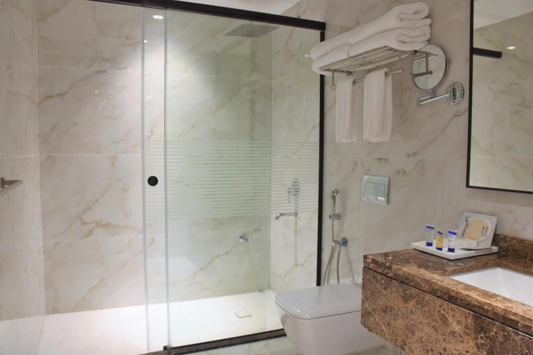 Bathroom 5, Midan Hotel, Makkah