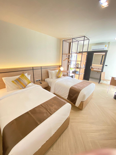 Bedroom 3, The Gold Living Life, Thung Song