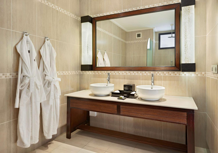 Bathroom 4, DoubleTree by Hilton Seychelles - Allamanda Resort & Spa