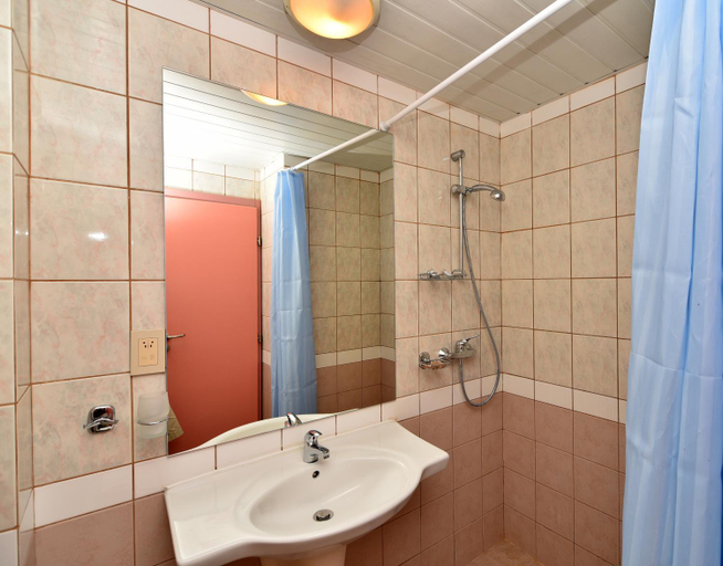 Bathroom 5, Hotel Oasis, Balchik