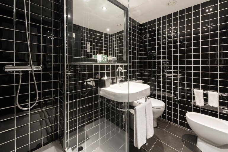 Bathroom 3, Hotel Paralel, Barcelona