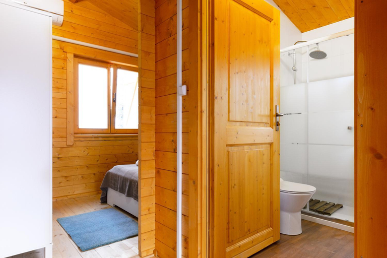 Bathroom 5, Monte Beato, Almodôvar