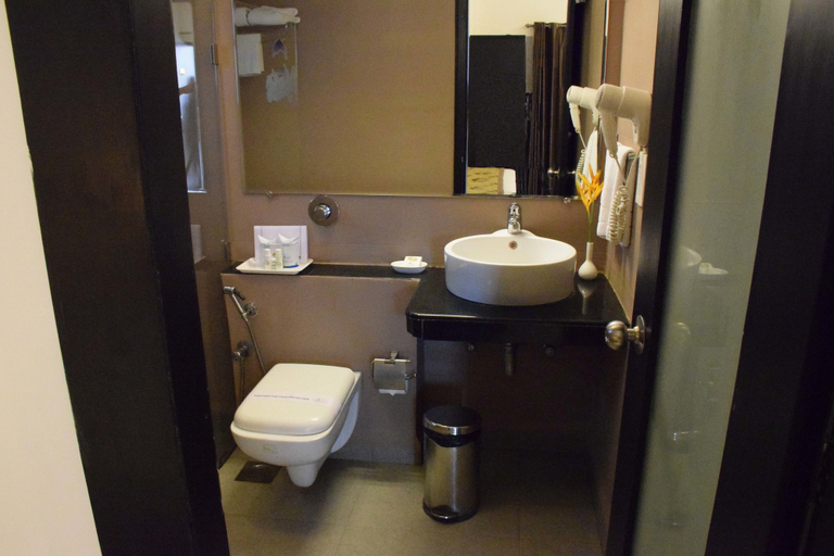 Bathroom 4, Regenta Baywatch Resort Goa, South Goa