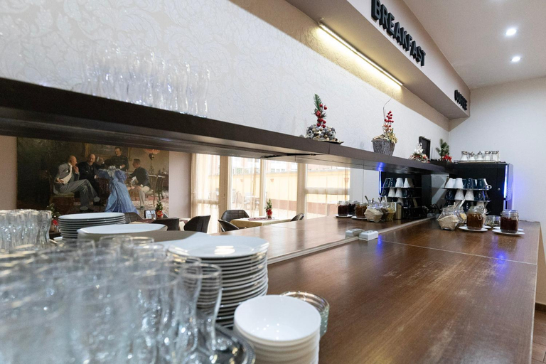 Food & Drinks 5, Triple M Hotel, Budapesti
