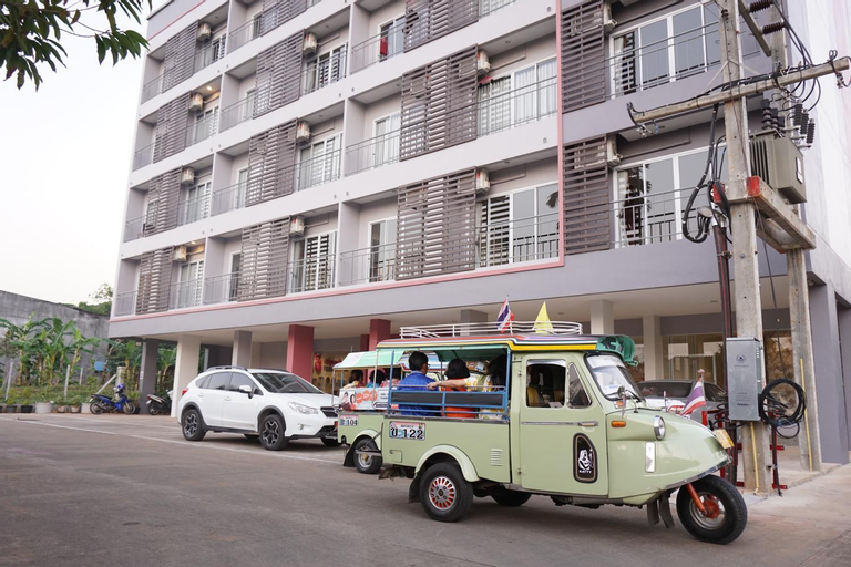 Exterior 10
