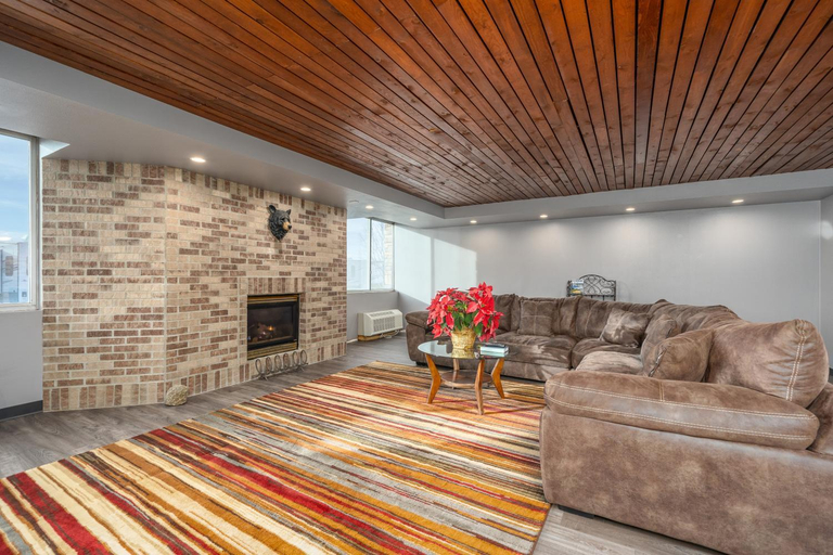 Public Area, Dakotah Lodge, Minnehaha