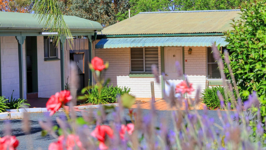 Oasis Motel, Parkes