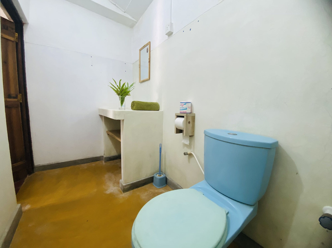 Bathroom 3, Harmony Beach Hotel, Pothuvil