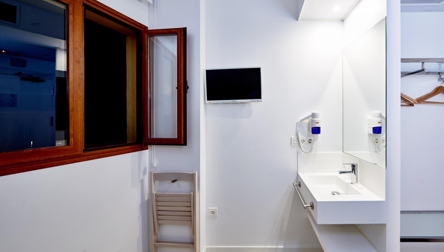 Bathroom 4, AMC Granada, Granada