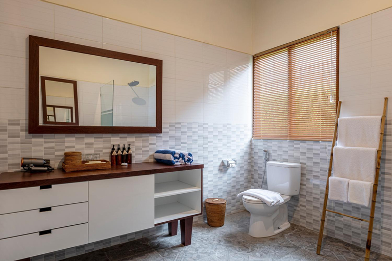 Bathroom 13