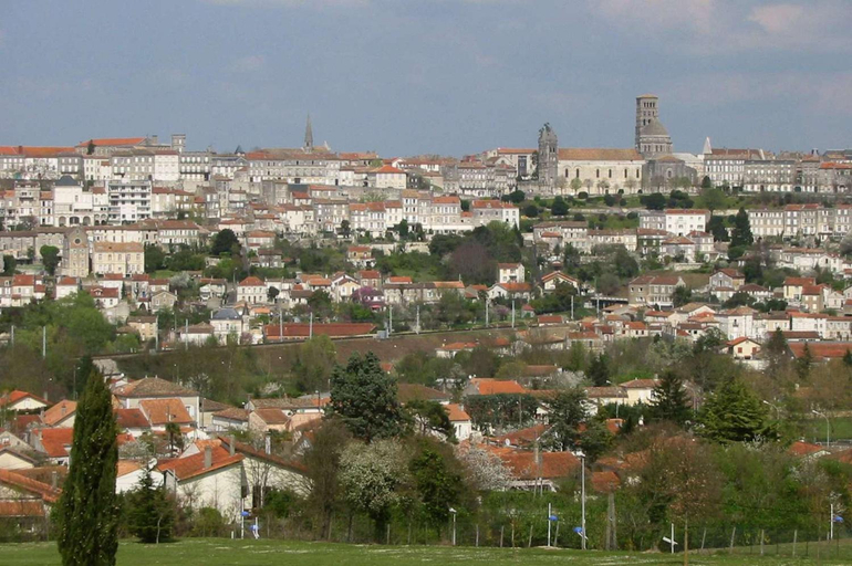 Others 5, Hotel Des Pyrenees, Charente