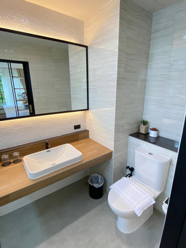 Bedroom 4, The Gold Living Life, Thung Song