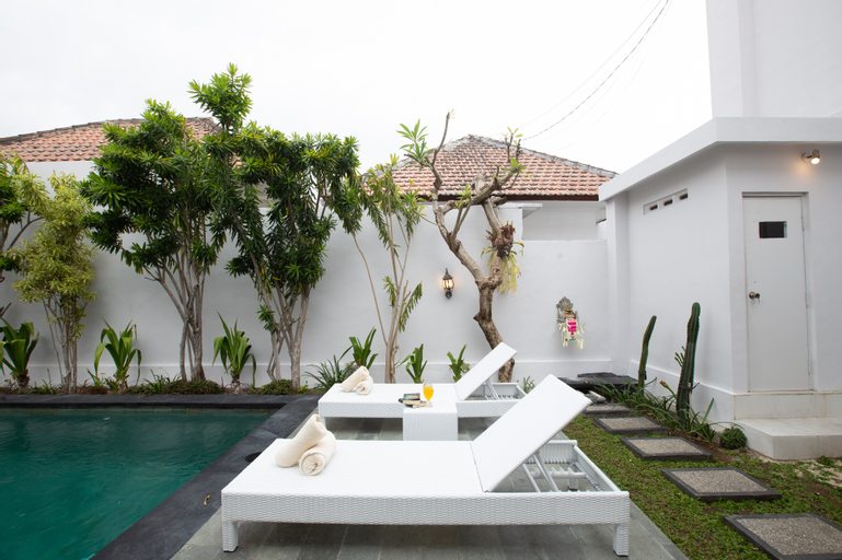 Exterior & Views 20
