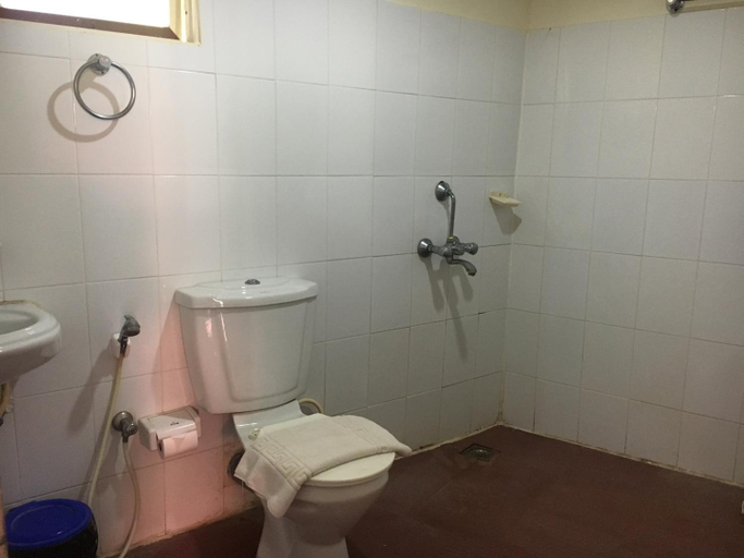 Bathroom 2, New Kovalam Beach Hotel, Thiruvananthapuram