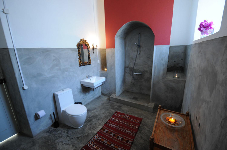 Bathroom, The Colonial Guest House