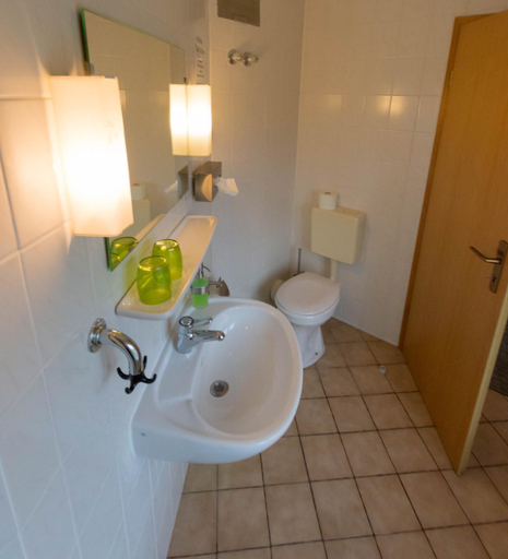 Bathroom 3, "Markische Traube" idyllisches Gastehaus fur Selbstversorger, Teltow-Fläming