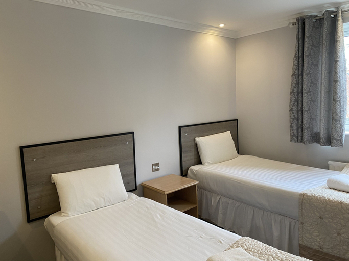 Bedroom 4, The George Hotel, Reading