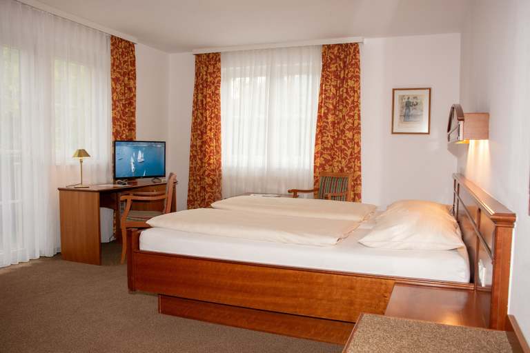 Bedroom 4, Landhotel Post, Gmunden