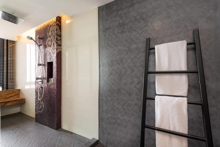 Bathroom 27