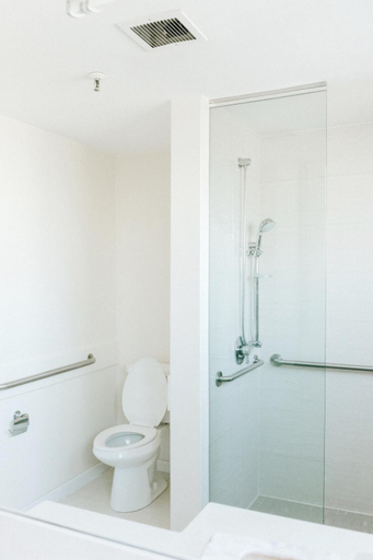 Bathroom 5, Stamford Suites, Fairfield