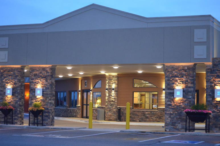 Exterior & Views 4, Crossroads Hotel and Event Center, Webster