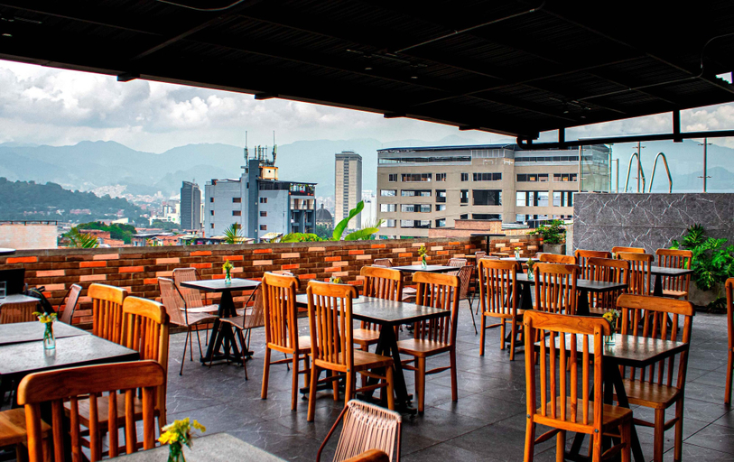 Food & Drinks 4, Apartments Pool and Rooftop Downtown Hotel, Medellín
