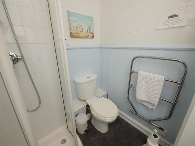Bathroom 2, The Five Bells, Eastry, Kent