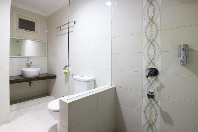 Bathroom 16