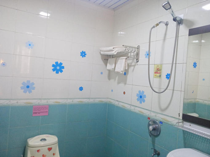 Bathroom 2, Climbers Inn Yangshuo, Guilin