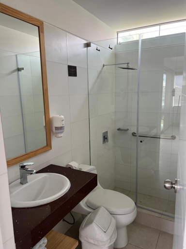 Bathroom 3, DM Hoteles Asia, Cañete