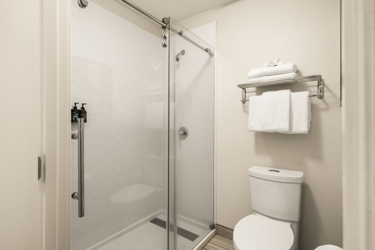 Bathroom 5, Oxford Suites Redding, Shasta
