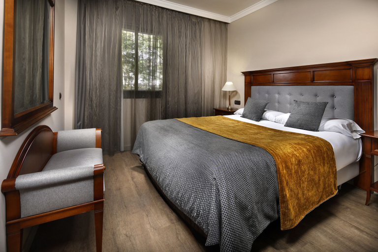 Bedroom 2, Aparthotel Hispanos 7 Suiza, Barcelona