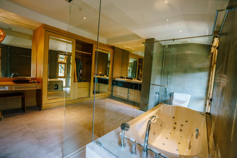 Bathroom 12