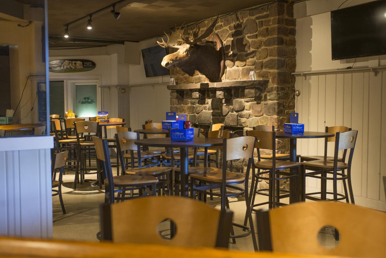 Food & Drinks 5, Split Rock Resort, Carbon