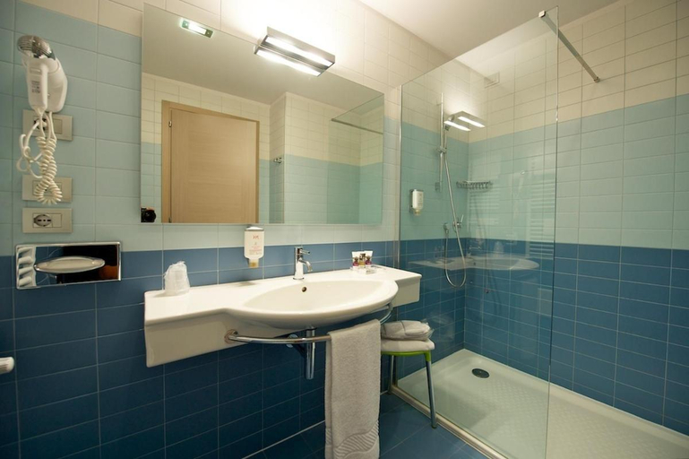 Bathroom 4, Mercure Venezia Marghera, Venezia