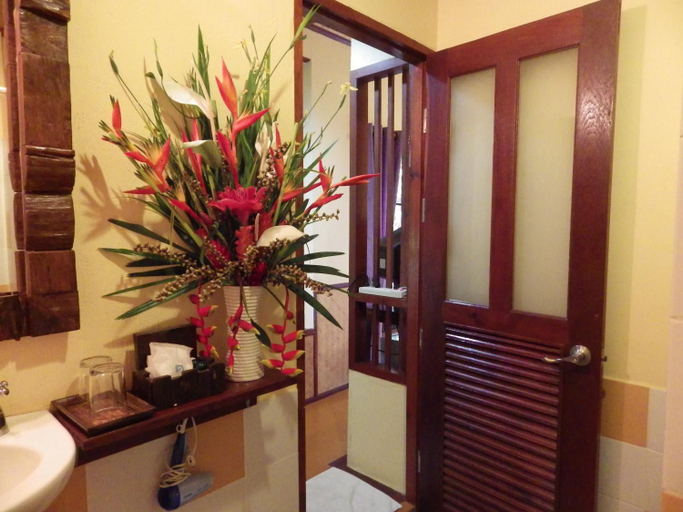 Bathroom 4, Pura Vida Pai Resort, Pai