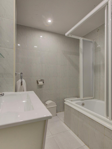 Bathroom 4, Emperatriz I, Salamanca