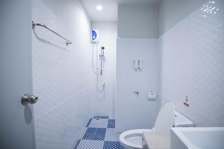 Bathroom 5, PJ Loft Hotel, Muang Lop Buri
