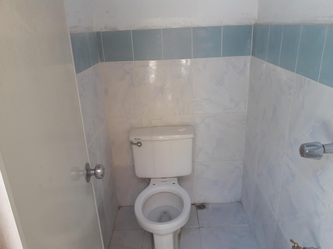 Bathroom 5, Dahilig Resort, Puerto Galera