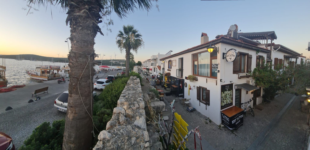 Exterior & Views