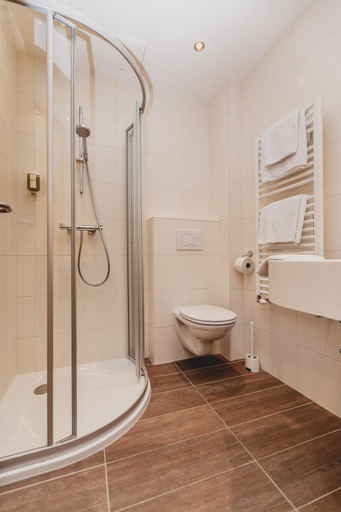 Bathroom 3, Gasthof Berghof, Neunkirchen