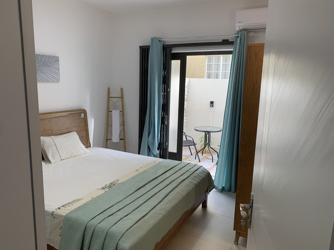 Bedroom, Les Olives, Black River