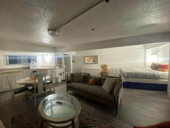 Others 3, The District Hotel Club and Resorts, Oklahoma