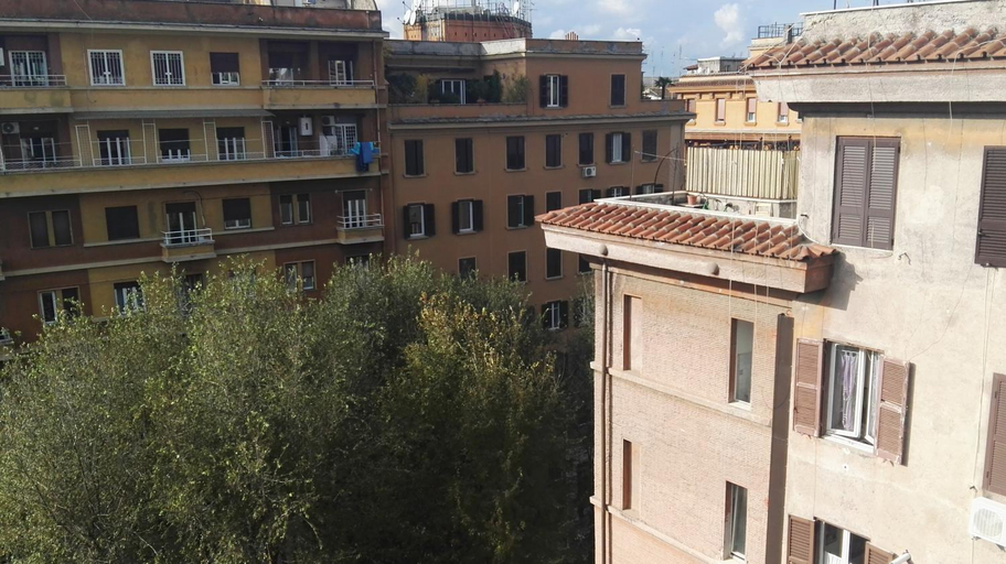 Others 4, Affittacamere Tiburstation, Rome