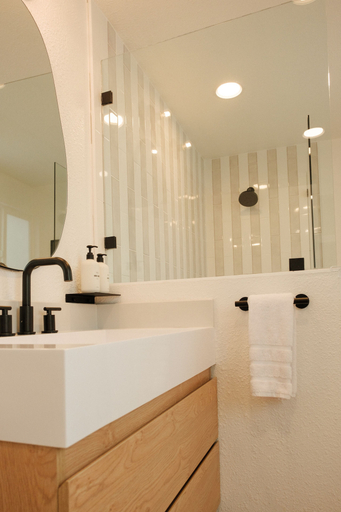 Bathroom 3, The Maya, Riverside