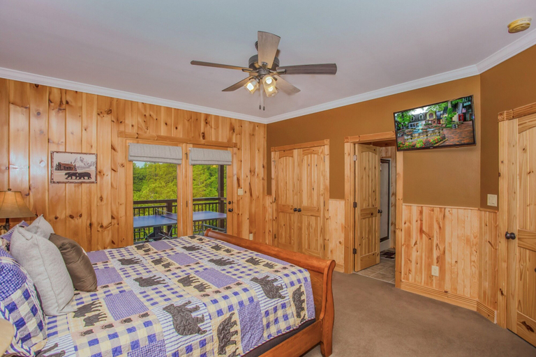 Bedroom 3, Splashing at the Bluffs, Sevier